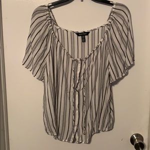 Shirtsleeved stripes blouse